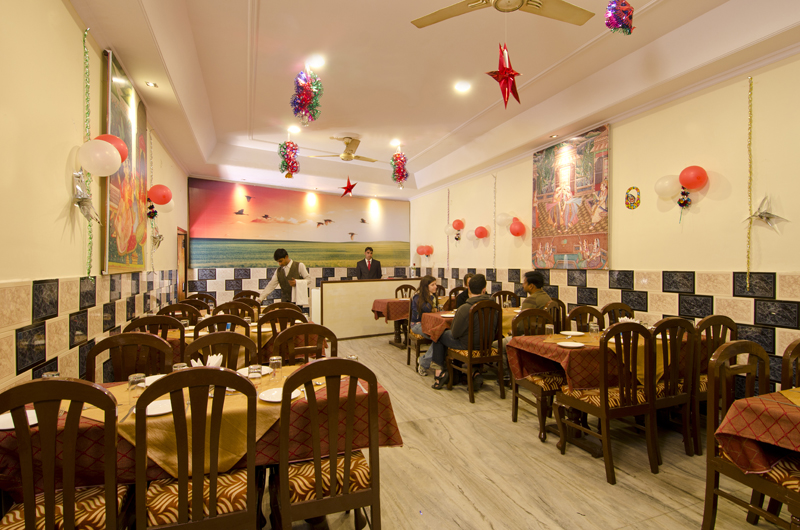 Apollo International Hotel Agra Restaurant