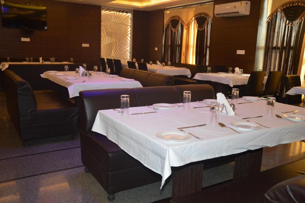 Aashadeep Hotel Agra Restaurant