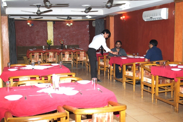 D Seasons Hotel Agra Restaurant