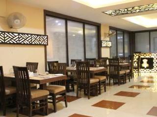 D Dice Hotel Agra Restaurant