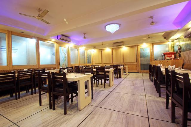 SR Palace Hotel Agra Restaurant