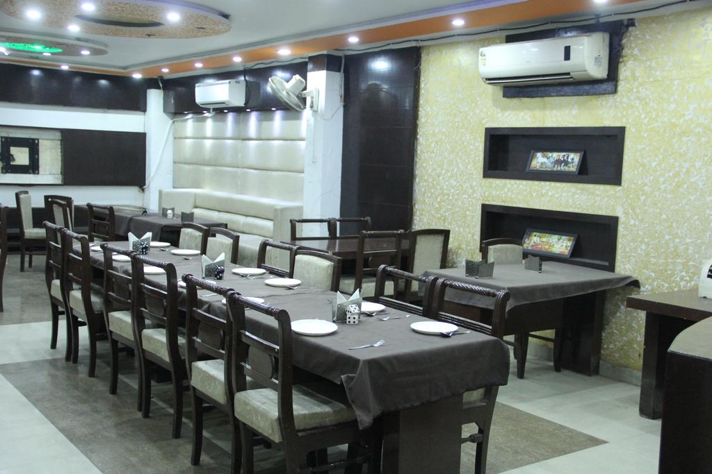 Ekta Palace Hotel Agra Restaurant